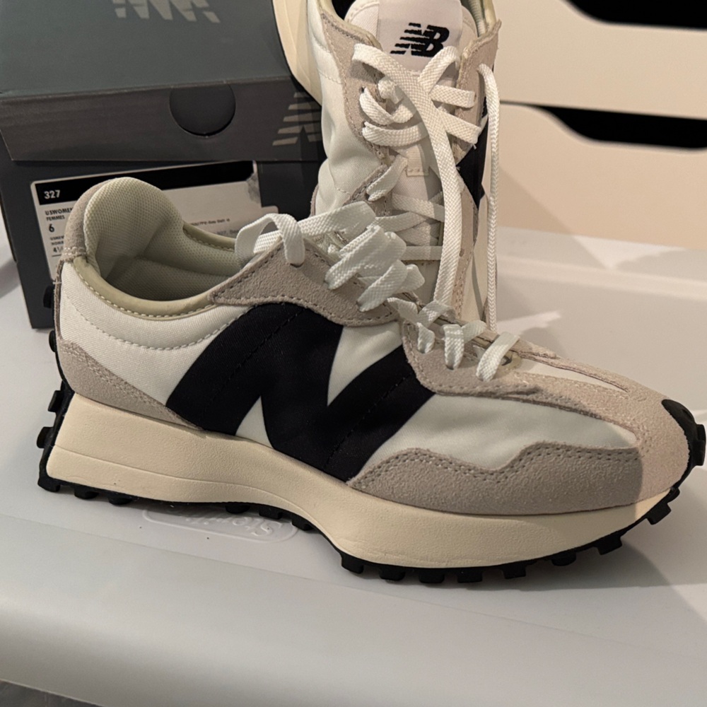 New Balance 327 Black and White Lifestyle Shoes